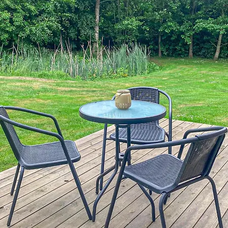2 Bedroom Amazing In Holiday home *